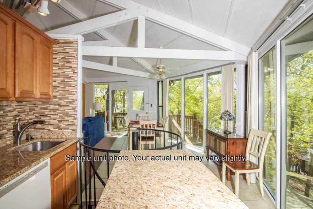 Unit 22 - Treetop 2 Bedroom Villa Village of Four Seasons Exterior photo
